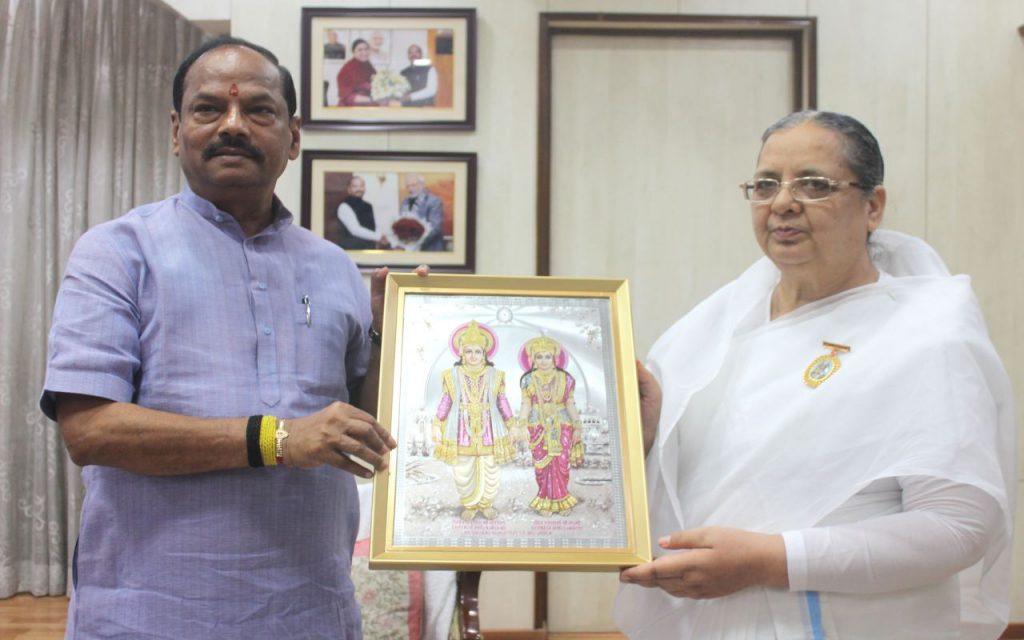Ranchi- ​Tying Rakhi Sri Raghuvar Das, Chief Minister, Jharkhand